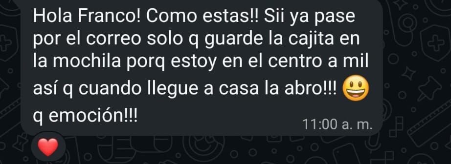 Un cliente escribe qué emoción al pasar a buscar su envío